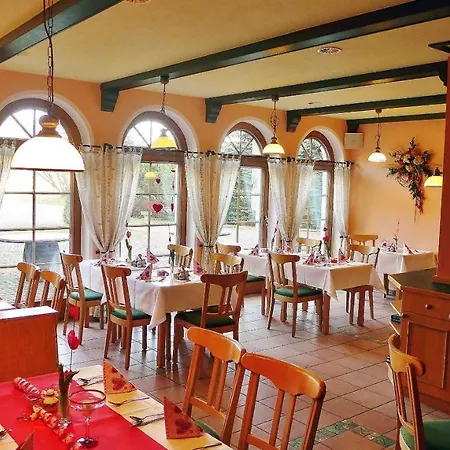 Landhotel Neuwiese فندق *